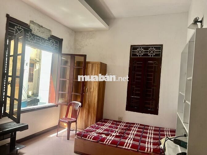 Cho thuê nhà biệt thự 3 mặt thoáng, phố Lâm Du, đầu cầu Chương Dương