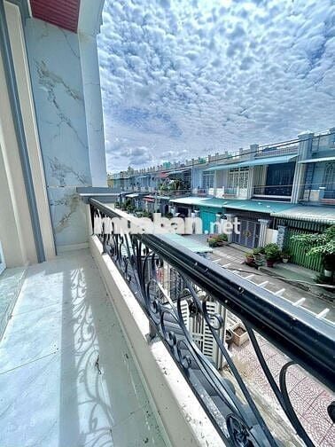 BÁN NHÀ MẶT TIỀN,GẦN CHỢ CẦU TRÀM,SỔ RIÊNG SANG TÊN LIỀN,CHÍNH CHỦ BÁN