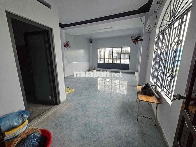 cho thuê phòng trọ nhà góc, WC riêng, ban công cửa sổ, máy lạnh
