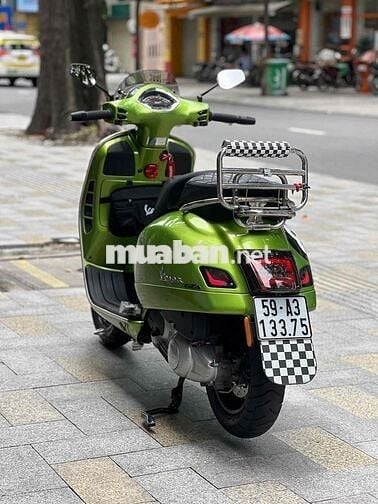 Piaggio Vespa GTS 300