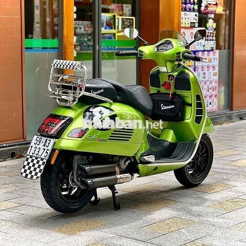 Piaggio Vespa GTS 300