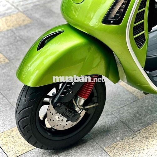 Piaggio Vespa GTS 300