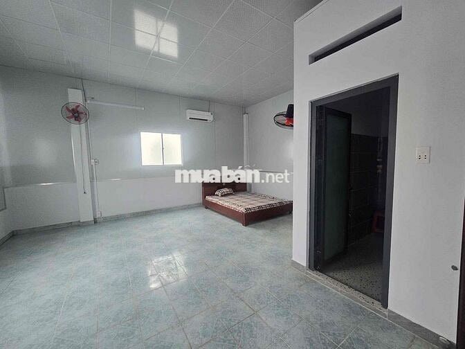 cho thuê phòng trọ nhà góc, WC riêng, ban công cửa sổ, máy lạnh