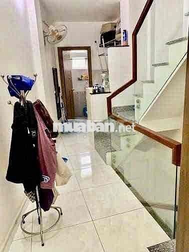Nhà ngang hơn 5m Mặt tiền Nguyễn Lâm, Quận 10 (3 lầu, 3PN 4WC)