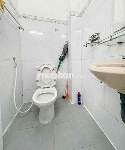 Cho thuê nhà nc 1 Trệt 3 Lầu, 3pn 4vs - Nguyễn Văn Công P3 GV