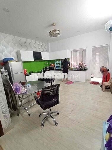 Bán nhà 4 lầu hẻm ô tô, gần chợ Bình Trị Đông B, Giá 8.9 tỷ