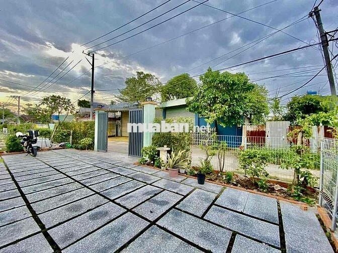 Nhà Biệt Thự Sân Vườn Rộng DT 400m2 Có Nhà 70m2 2Pn 2Wc Quận 12
