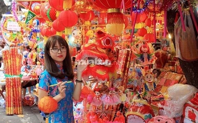 Dịp Trung Thu Cửa Hàng Cần Tuyển 3 LĐPT Phụ Bán Hàng 