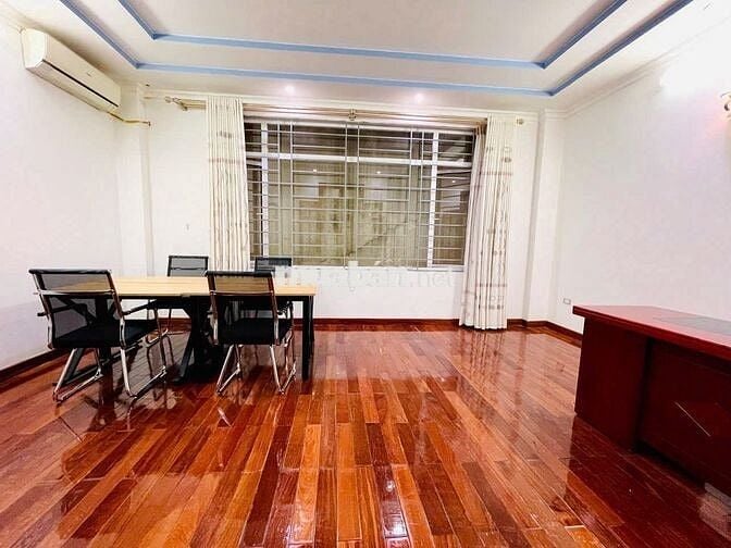🏢 Cho thuê văn phòng tầng 5 – 85m² – 14.5tr/tháng – Nguyễn Thị Định