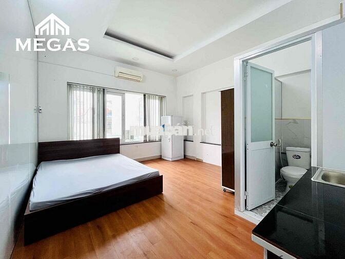 CHDV có BAN CÔNG - CỬA SỔ LỚN - NỘI THẤT ngay LÊ VĂN QUỚI trống sẵn 😍