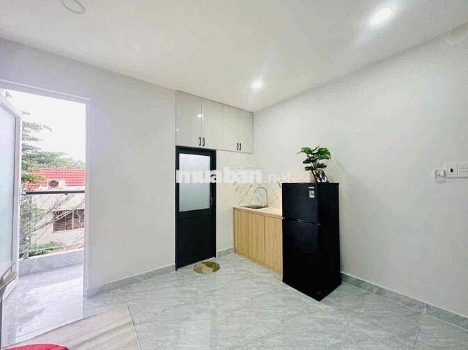 STUDIO BAN CÔNG CÓ THANG MÁY TẠI DƯƠNG QUẢNG HÀM