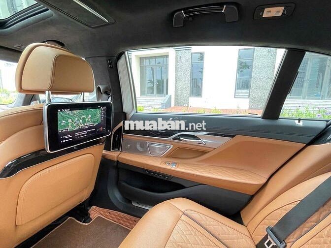 BMW 74LI sx 2022 màu xanh Cavasite siêu êm ái