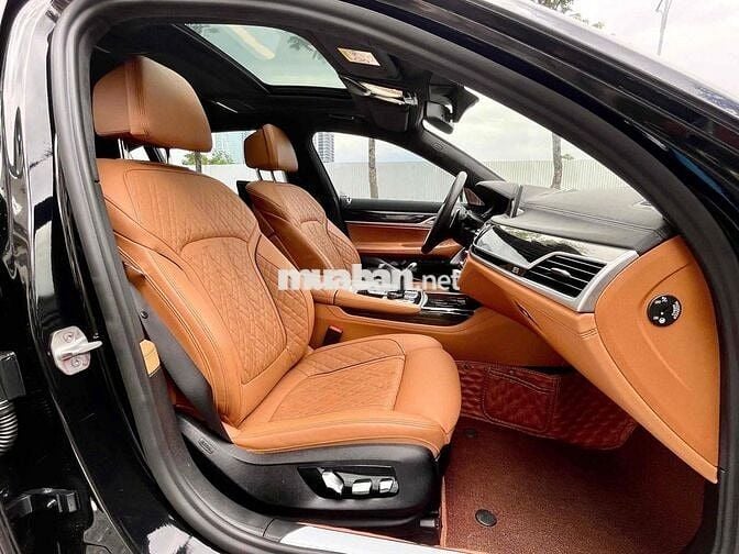 BMW 74LI sx 2022 màu xanh Cavasite siêu êm ái