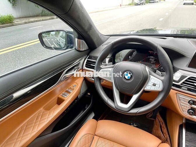 BMW 74LI sx 2022 màu xanh Cavasite siêu êm ái