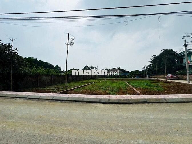 Lô 2 MTiền 108m2 Full Thổ.Cách ĐH QGia 3km Nằm Giữa TT Khu ĐThị HLạc.