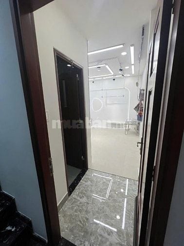 Nhà 5 tầng (4x17m), mới xây 2021. Hẻm xe tải gần mặt tiền
