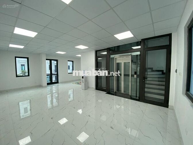 NHÀ CHO THUÊ MT LÊ VĂN HUÂN NGAY GA T3_ 6,5X20M_TRỆT 5 LẦU THANG MÁY.