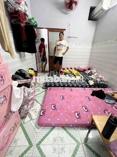 - Nhà bán lưu hữu Phước p15 Q8 ( mới phường Phú Đinh)
- giá 2ty580