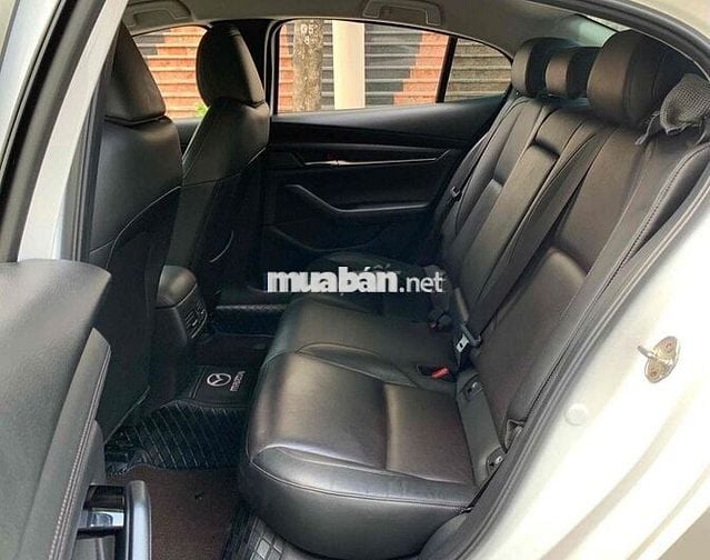Mazda 3 2023 1.5L Luxury - 22000 km