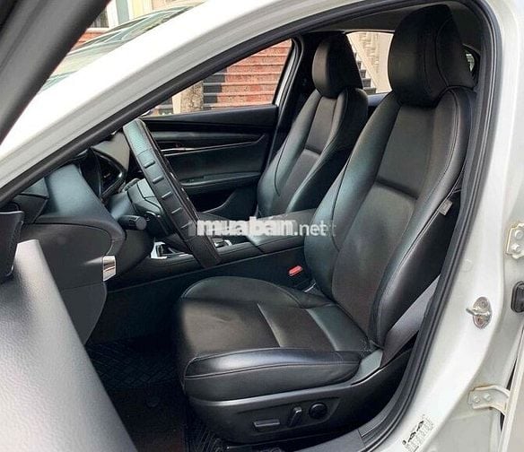 Mazda 3 2023 1.5L Luxury - 22000 km