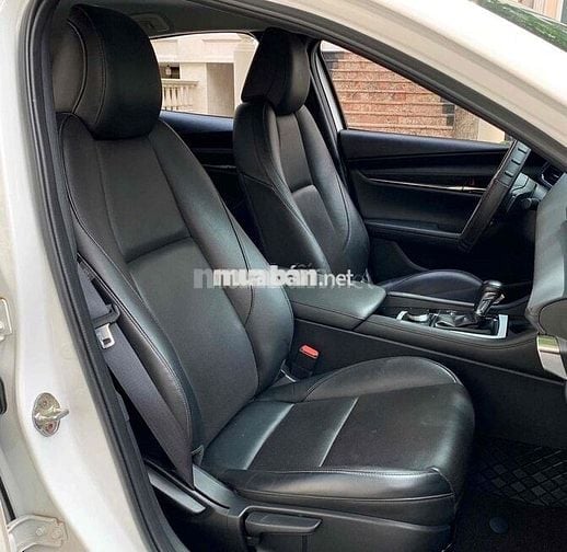 Mazda 3 2023 1.5L Luxury - 22000 km