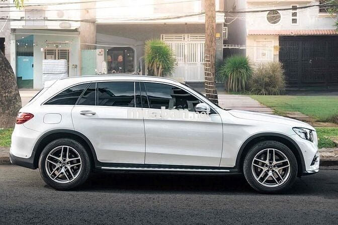 Mercedes- Benz GLC300 Đklđ 2020- trả trước 360Tr
