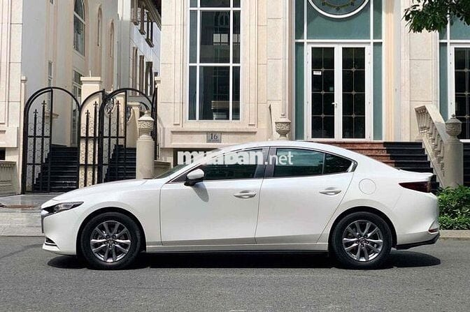 Mazda 3 2023 1.5L Luxury - 22000 km