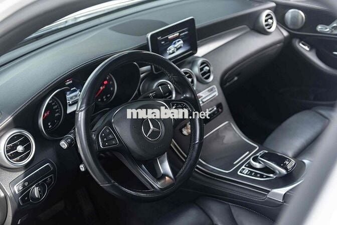 Mercedes- Benz GLC300 Đklđ 2020- trả trước 360Tr