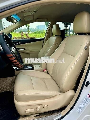 Toyota Camry Trắng 2018 2.0E 1 chu mua mới từ đầu