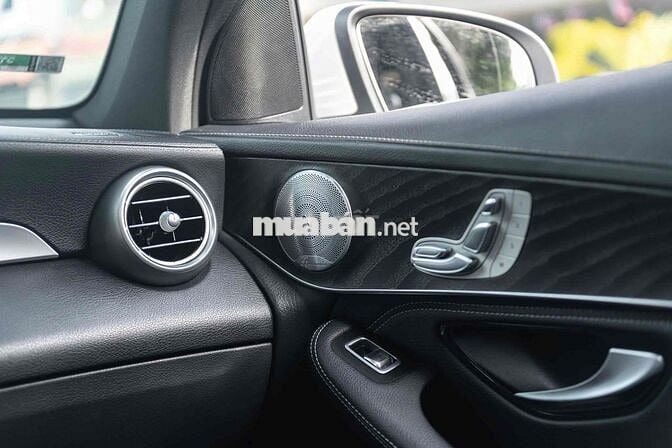 Mercedes- Benz GLC300 Đklđ 2020- trả trước 360Tr