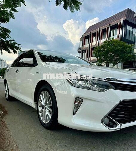 Toyota Camry Trắng 2018 2.0E 1 chu mua mới từ đầu
