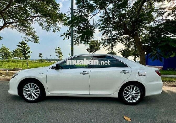 Toyota Camry Trắng 2018 2.0E 1 chu mua mới từ đầu