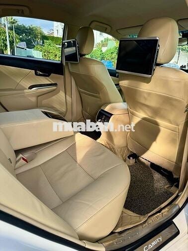 Toyota Camry Trắng 2018 2.0E 1 chu mua mới từ đầu