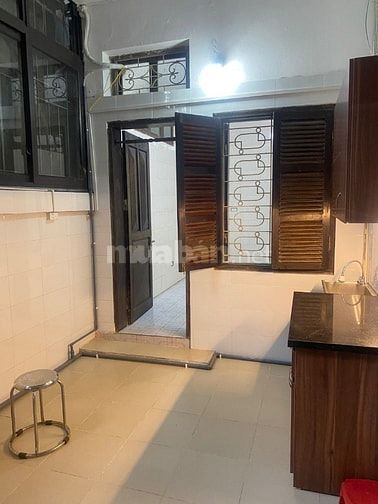 Cho thuê căn hộ 50m2 phố Trần Hưng Đạo, phường Cửa Nam