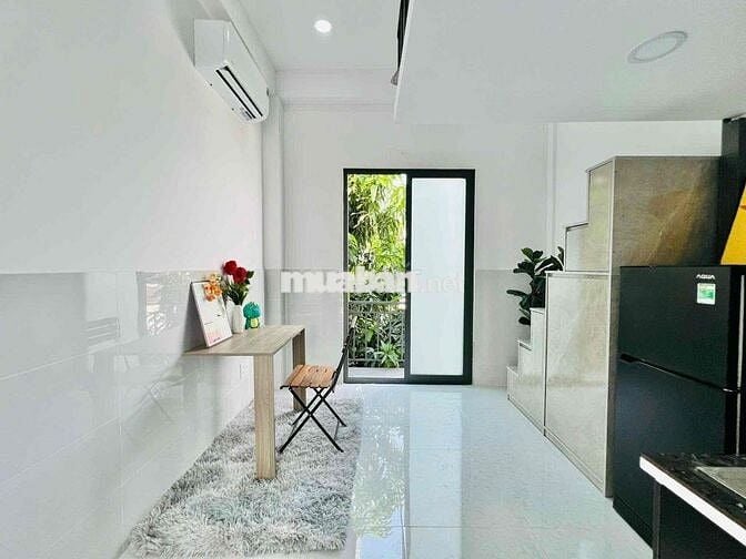CHO THUÊ PHÒNG FULL NỘI THẤT GẦN ĐH VĂN HIẾN CỬA SỔ - BAN CÔNG