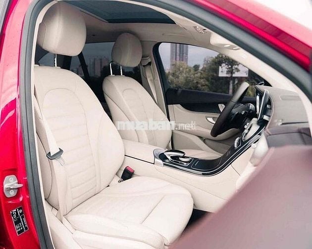 Mercedes GLC300 4Matic - ĐKLĐ 2020 - Đỏ Kem