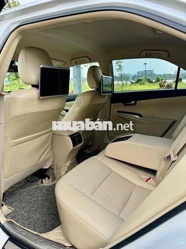 Toyota Camry Trắng 2018 2.0E 1 chu mua mới từ đầu