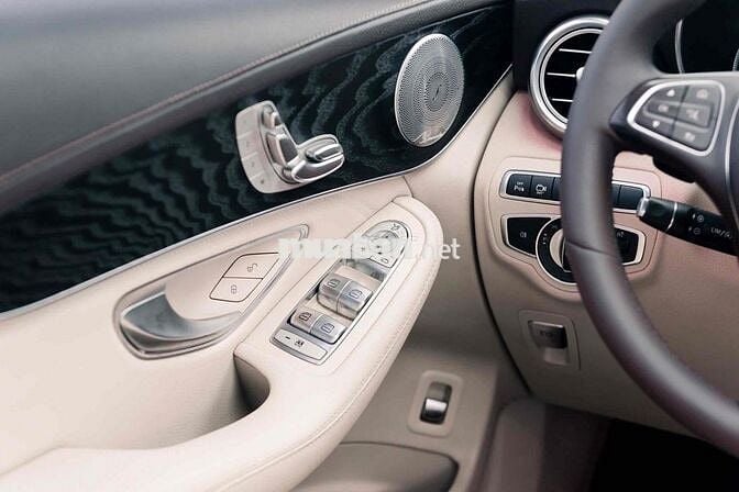 Mercedes GLC300 4Matic - ĐKLĐ 2020 - Đỏ Kem