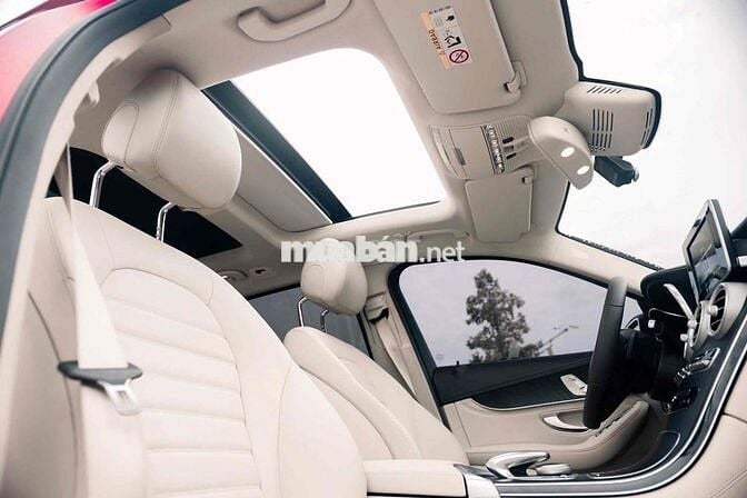 Mercedes GLC300 4Matic - ĐKLĐ 2020 - Đỏ Kem