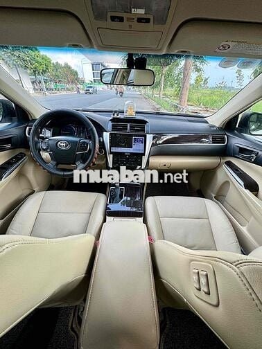 Toyota Camry Trắng 2018 2.0E 1 chu mua mới từ đầu