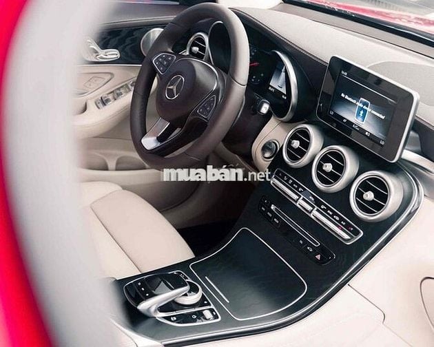 Mercedes GLC300 4Matic - ĐKLĐ 2020 - Đỏ Kem