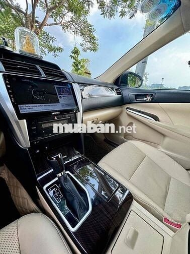 Toyota Camry Trắng 2018 2.0E 1 chu mua mới từ đầu