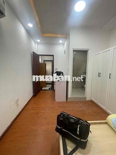 cho thuê căn hộ cửa xổ lớn thoáng mát với đầy đủ nội thất giờ giấc tự
