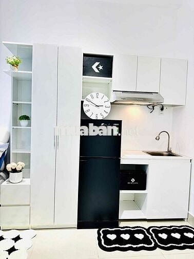 phòng cho thuê cửa sổ ban công đầy đủ nội thất gần DH Sư Phạm Quận 3