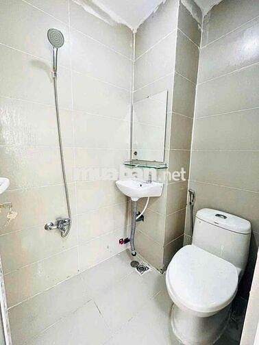 cho thuê căn hộ cửa xổ lớn thoáng mát với đầy đủ nội thất giờ giấc tự