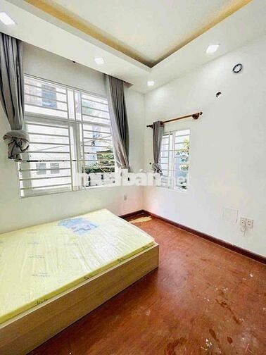 cho thuê căn hộ cửa xổ lớn thoáng mát với đầy đủ nội thất giờ giấc tự