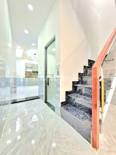 BÁN NHÀ ĐẸP - MỚI HOÀN THIỆN 1 LẦU - TIẾP GIÁP QUẬN 7