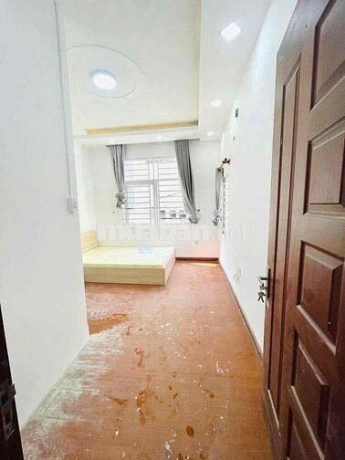cho thuê căn hộ cửa xổ lớn thoáng mát với đầy đủ nội thất giờ giấc tự