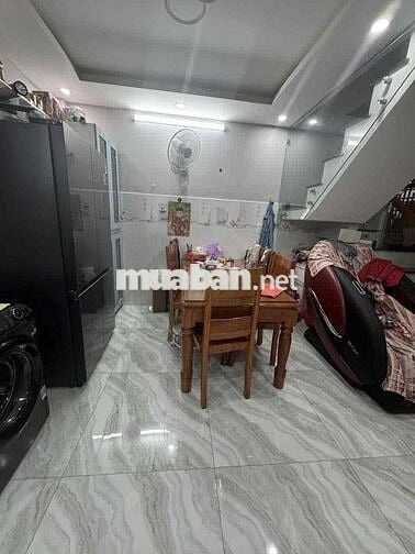 Nhà phố 2 tầng Quận 6, SHR, Giá 6.4 Tỷ