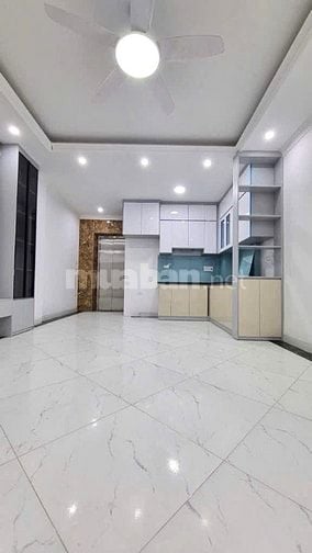 ĐỐNG ĐA - NHÀ MỚI THANG MÁY- Ô TÔ ĐỖ CỬA CHỈ HƠN 9 TỶ